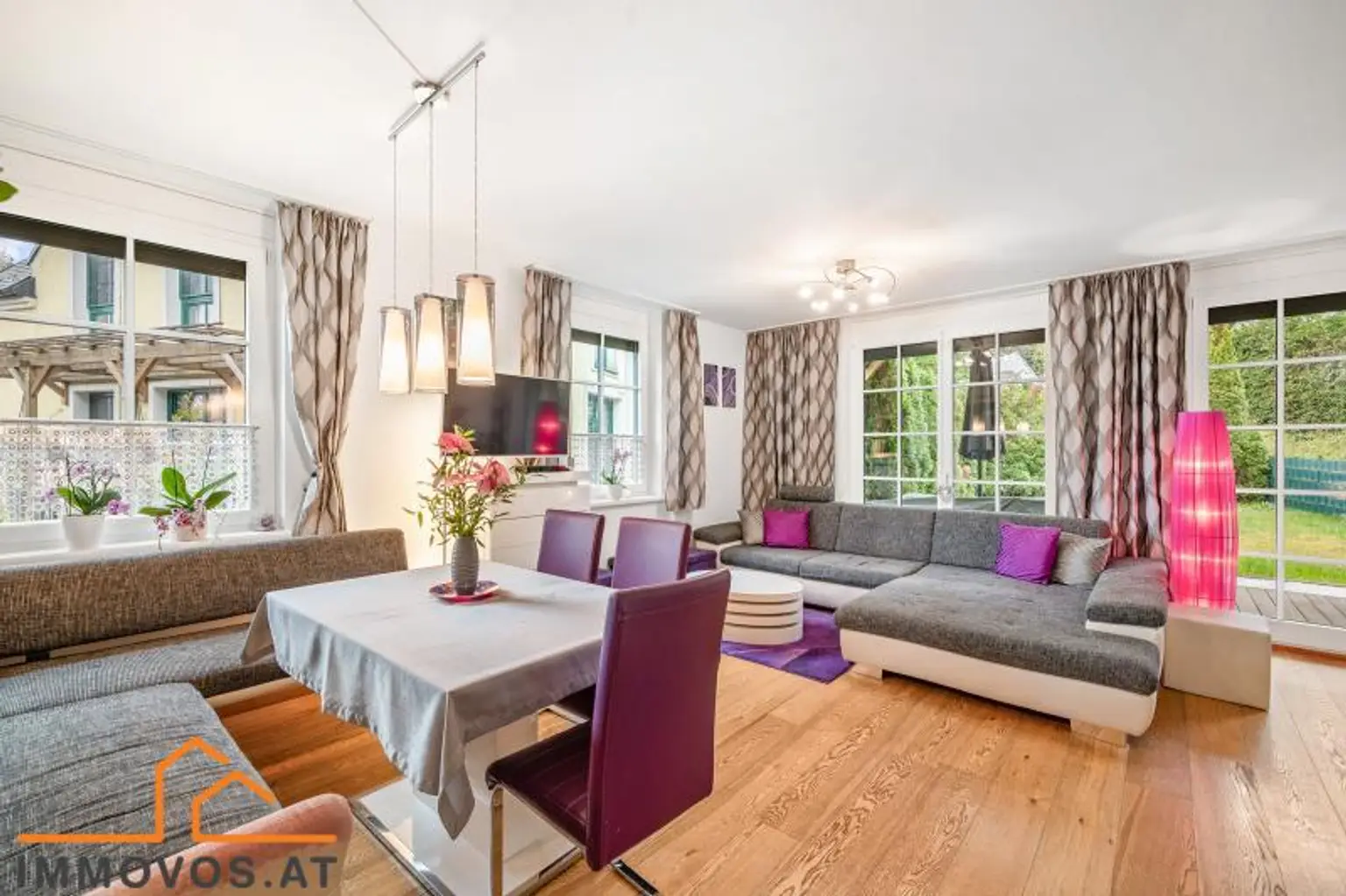 Platz für Esstisch und eine Sofa-Landschaft