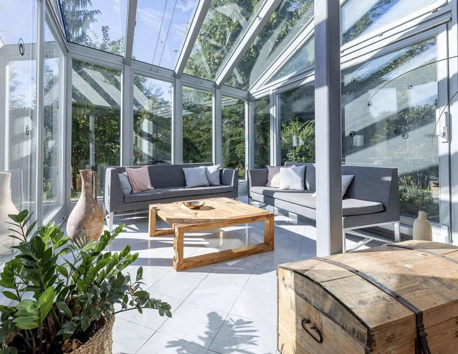PREMIUM Wohnen am Mondsee - Seenähe - Haus im Haus - 270 m² Wohnfläche, Wintergarten, Eigengarten und Garage