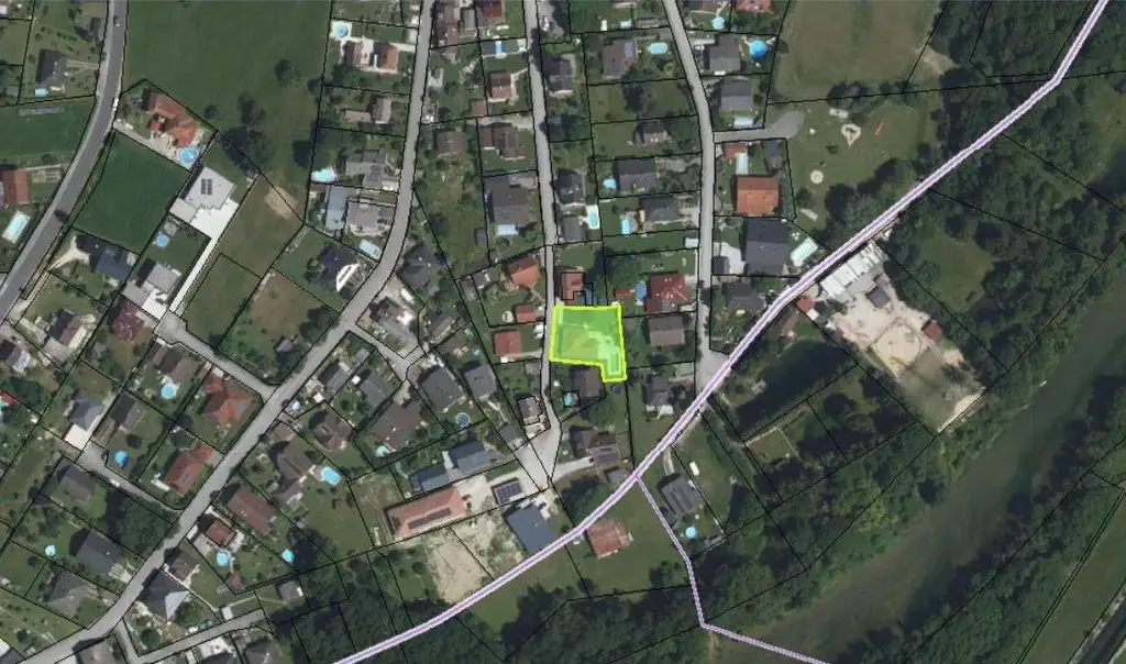 Netter Bungalow mit Garten und Pool