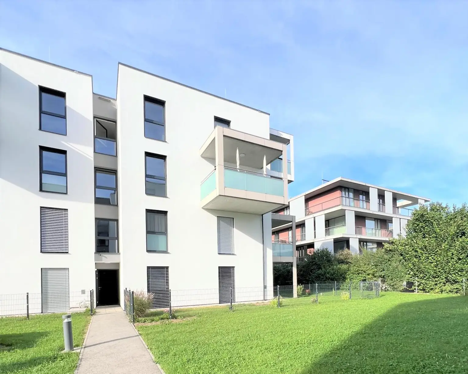 TRAUMHAFT WOHNEN AM SEE - TOP AUSGESTATTET - MODERN - ZWEI TIEFGARAGENPLÄTZE INKLUSIVE