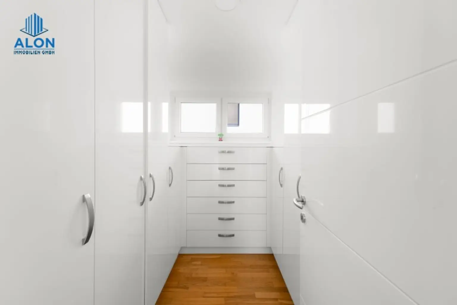 EXKLUSIVES WOHNHAUS | WOHNTRAUM | GROSSER GARTEN MIT WHIRLPOOL & SAUNA