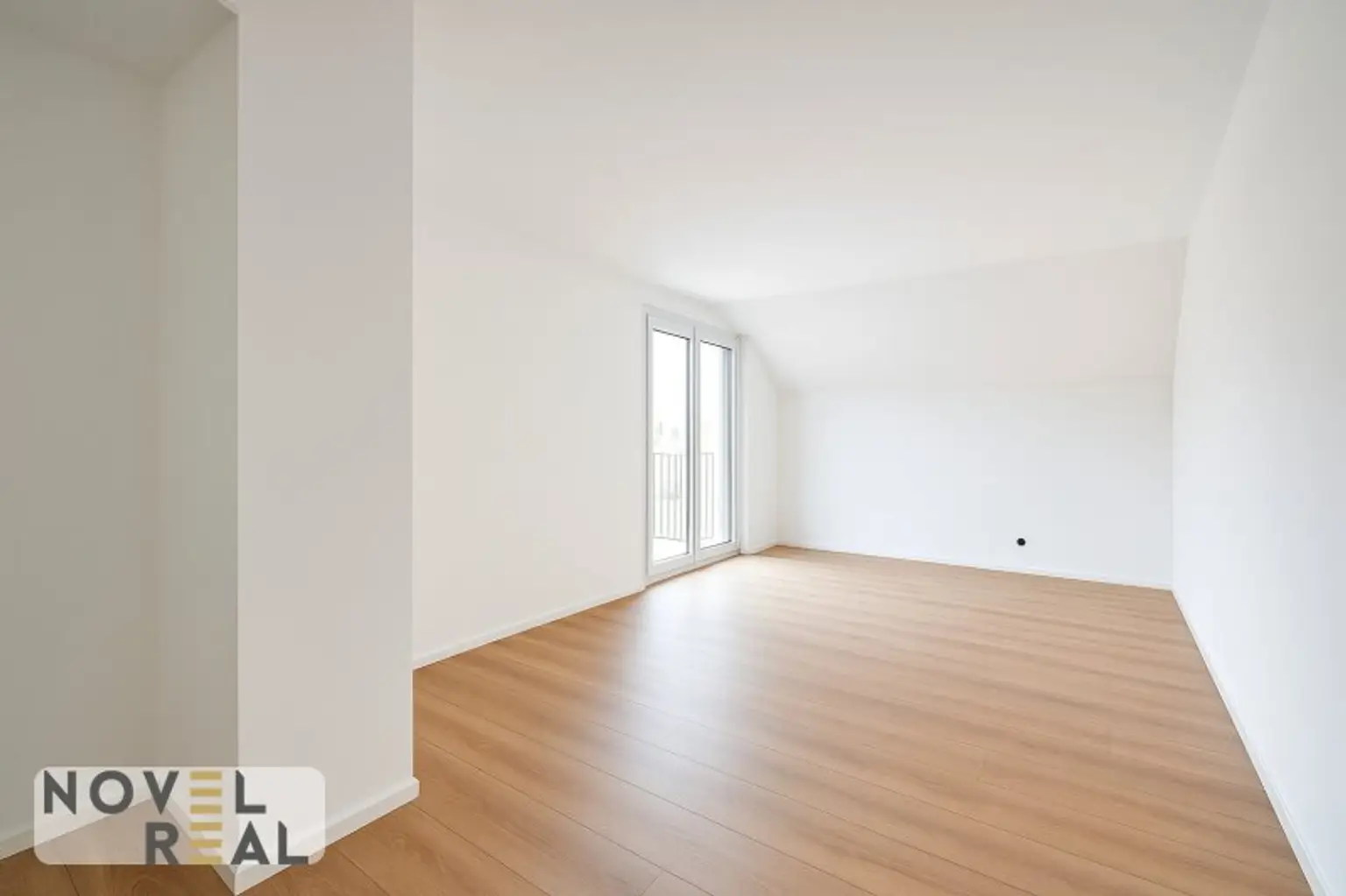 Lichtdurchflutete Dachgeschosswohnung mit großer Terrasse zum Verlieben