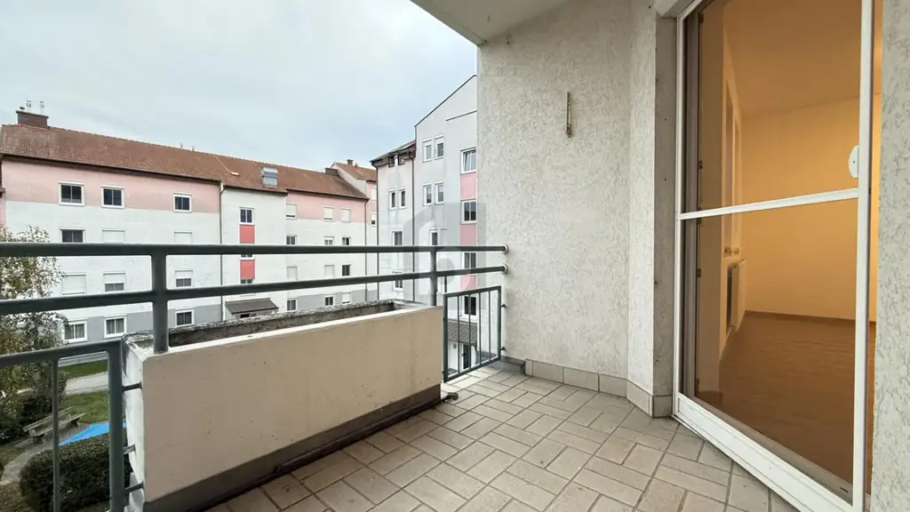 ERSTBEZUG NACH KOMPLETTSANIERUNG - MIT BALKON UND GARAGE
