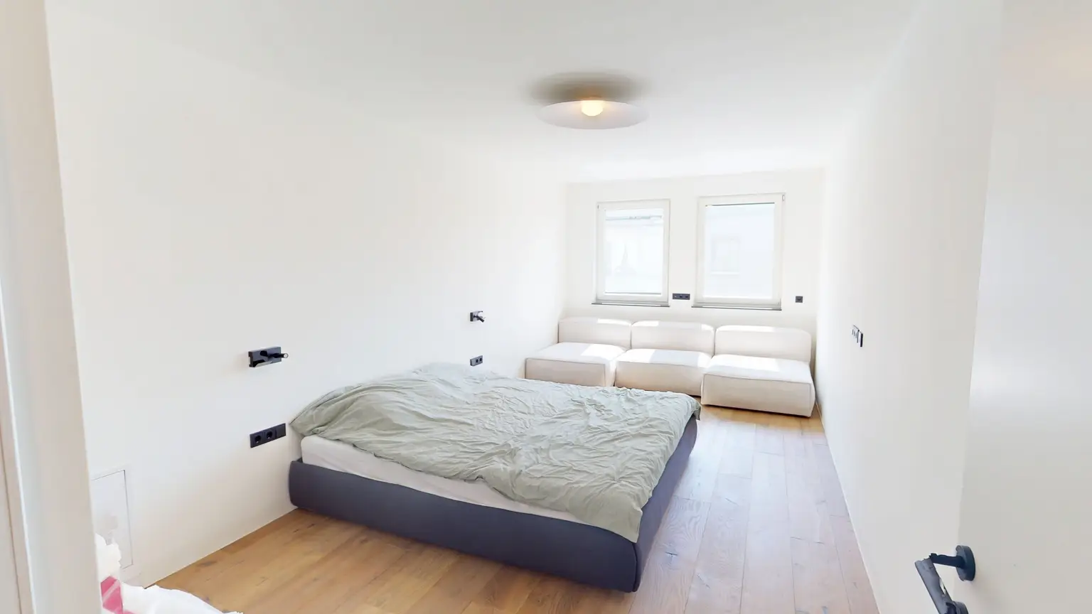 Designer Doppelhaushälfte mit Garten & Dachterrasse