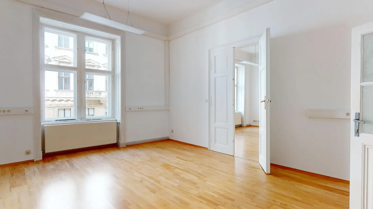 Elisabethstraße: Büroräumlichkeiten in repräsentativem  Altbau - EDV-Verkabelung - U2/U3-Anbindung - Burggarten Nähe