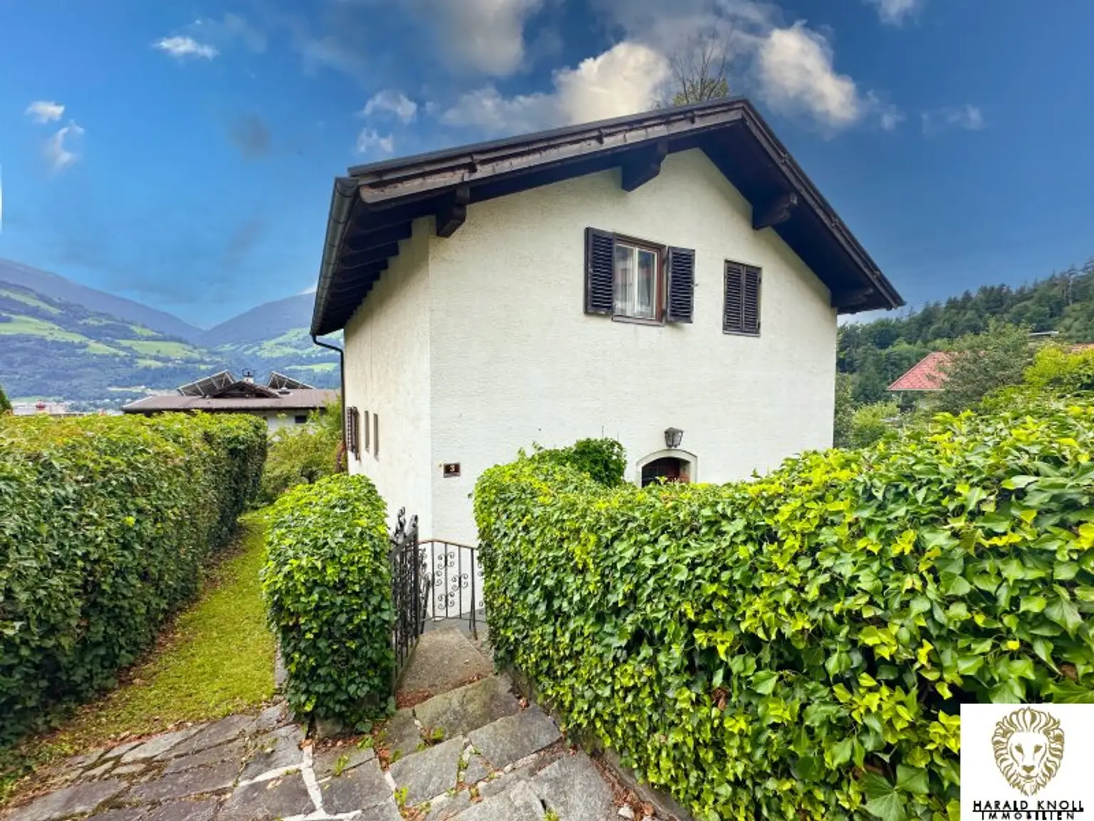 Charmantes Einfamilienhaus mit großem Grundstück und Entwicklungspotenzial in Fritzens