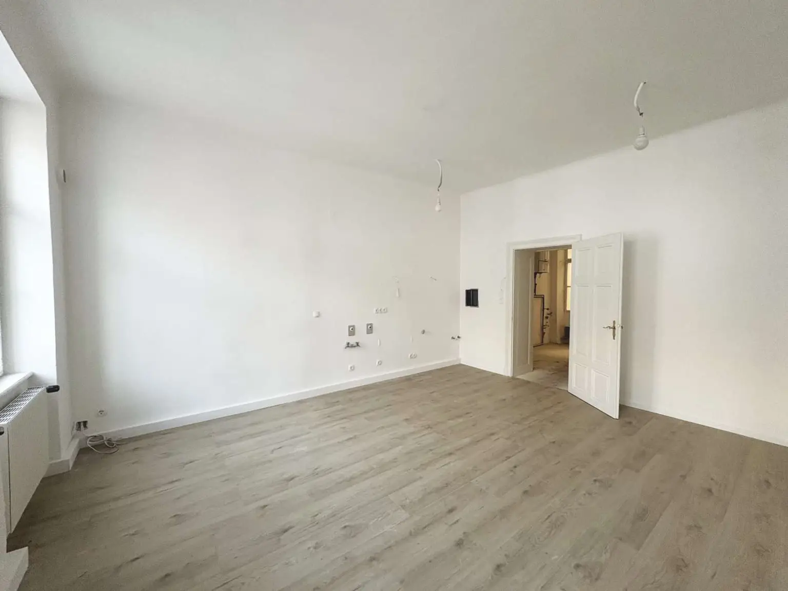 Teilsanierte 2 Zimmer Wohnung in Top Lage - 
Nahe altes AKH und Rathaus