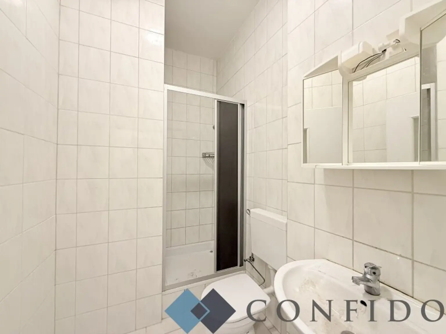 2 Zimmer Altbauwohnung mit Gestaltungspotenzial in begehrter Lage