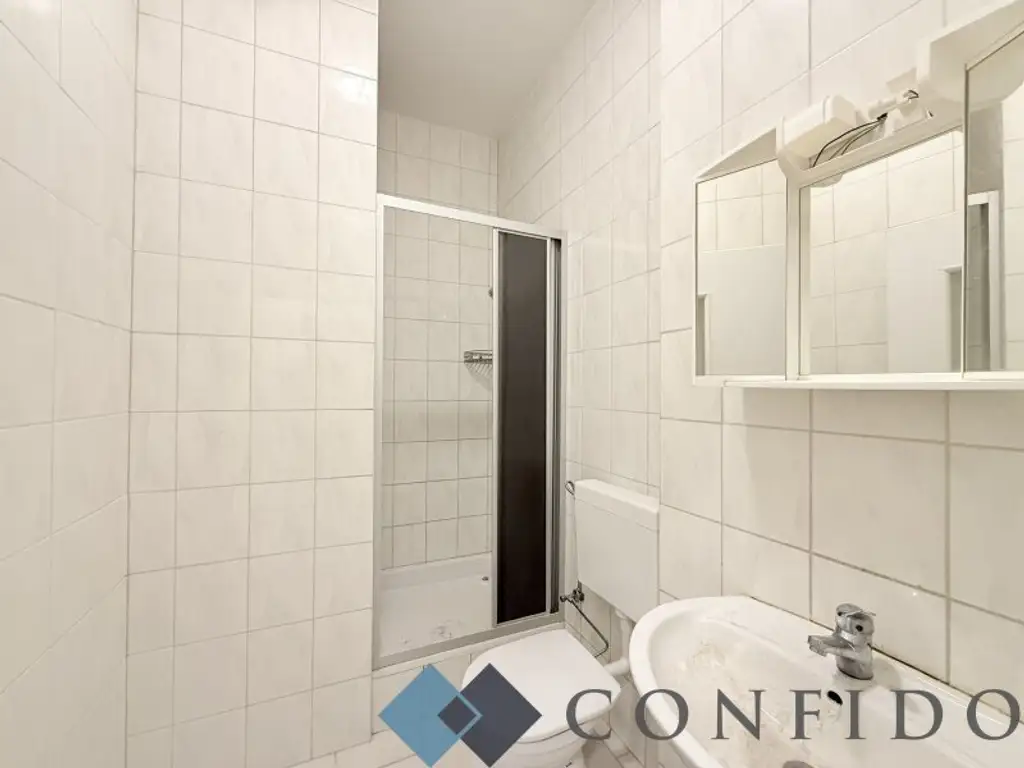 2 Zimmer Altbauwohnung mit Gestaltungspotenzial in begehrter Lage