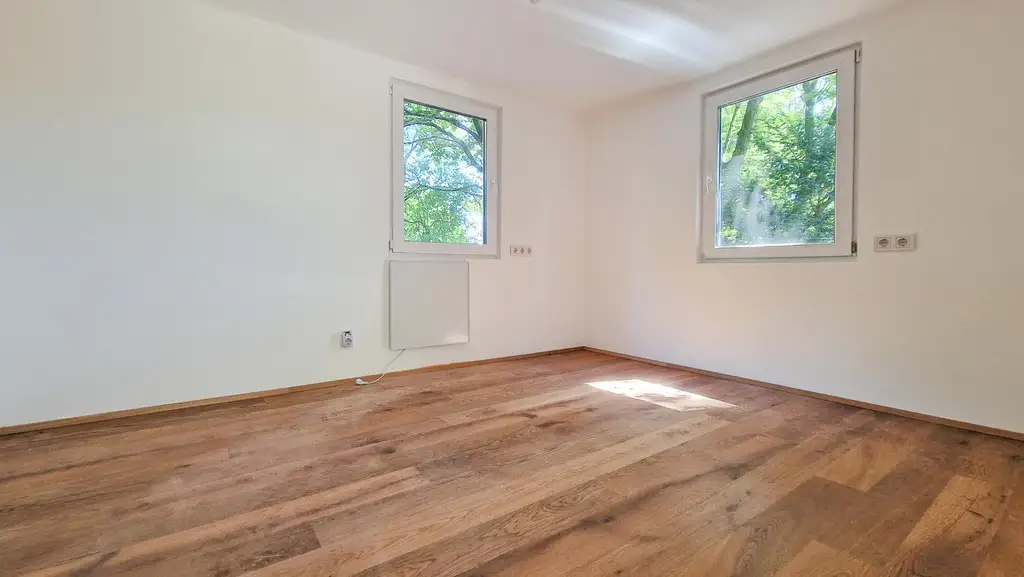 Grüne Oase in Prestige-Lage, Stilvilla mit ca. 1.600 m² Grund, Gästehaus, 2 Garagen und großem Pool