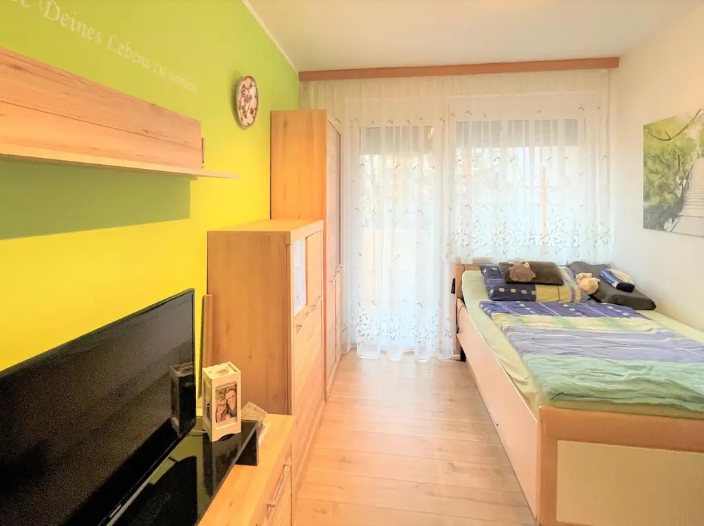 SEHR GUT GESCHNITTENE EIGENTUMSWOHNUNG MIT RIESEN WOHNBEREICH UND SONNIGER WESTLOGGIA