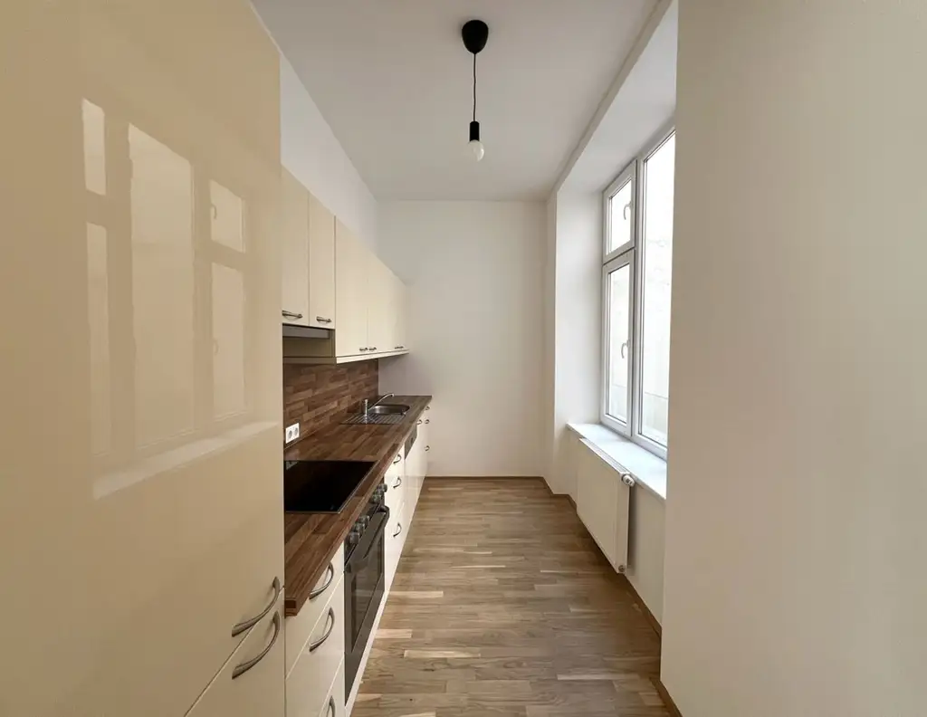Großzügige 2-Zimmer-Altbauwohnung auf der Mariahilfer Straße