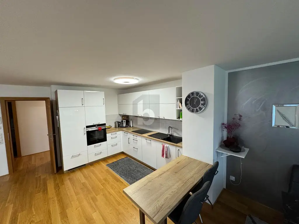 Preisreduktion! GERÄUMIG IN TOP LAGE MIT BALKON