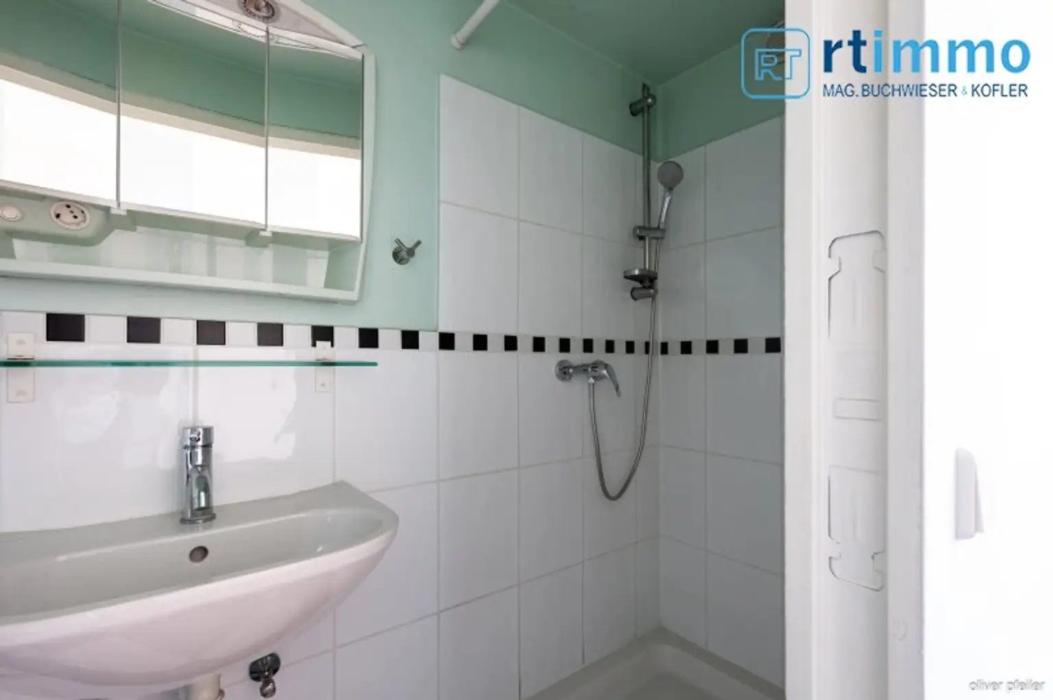 U-BAHNNÄHE: ALTBAUCHARME: 4-Zimmer-Wohnung in hohem Liftstock und Ausblick