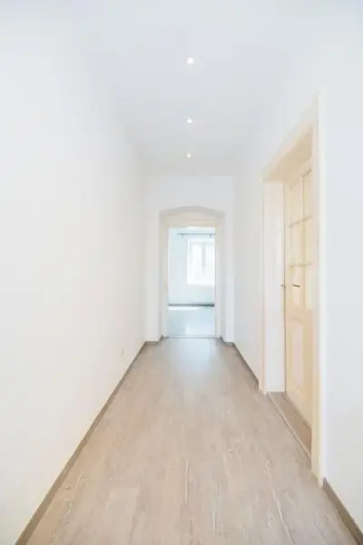STILVOLL RENOVIERT I ZENTRALE LAGE NÄHE FH JOANNEUM I STRASSENBAHN DIREKT VOR ORT I ALTBAU-FLAIR I 2. OBERGESCHOSS MIT AUFZUG I TIERFREUNDLICH I PROJEKT WOHNEN I