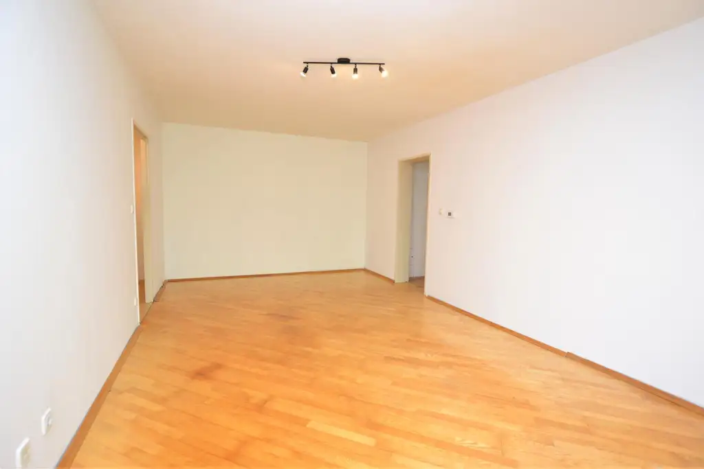 Großzügige 2-Zimmer-Wohnung mit Loggia in Grünruhelage