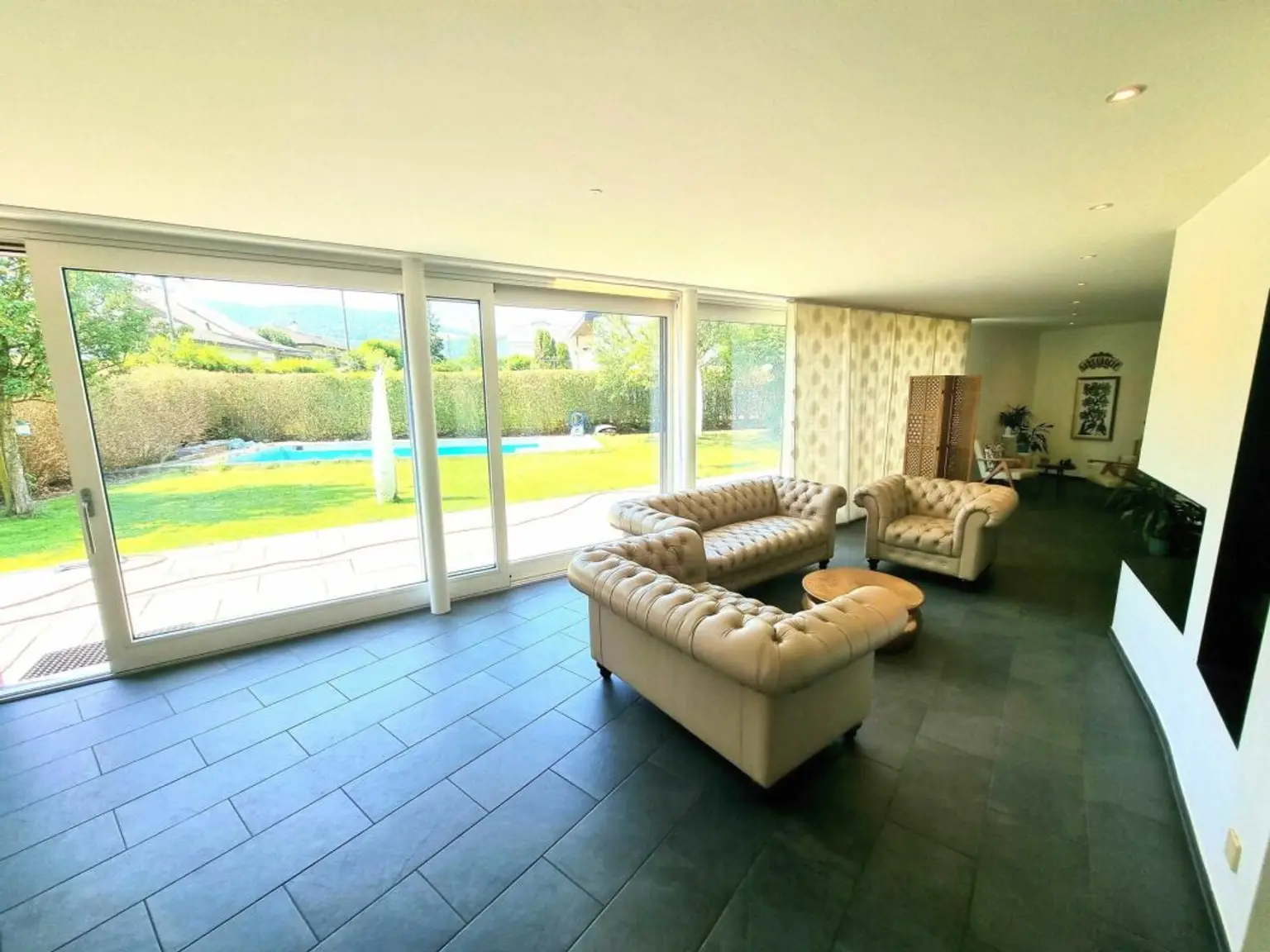 Top moderne Architekten-Villa mit Pool!