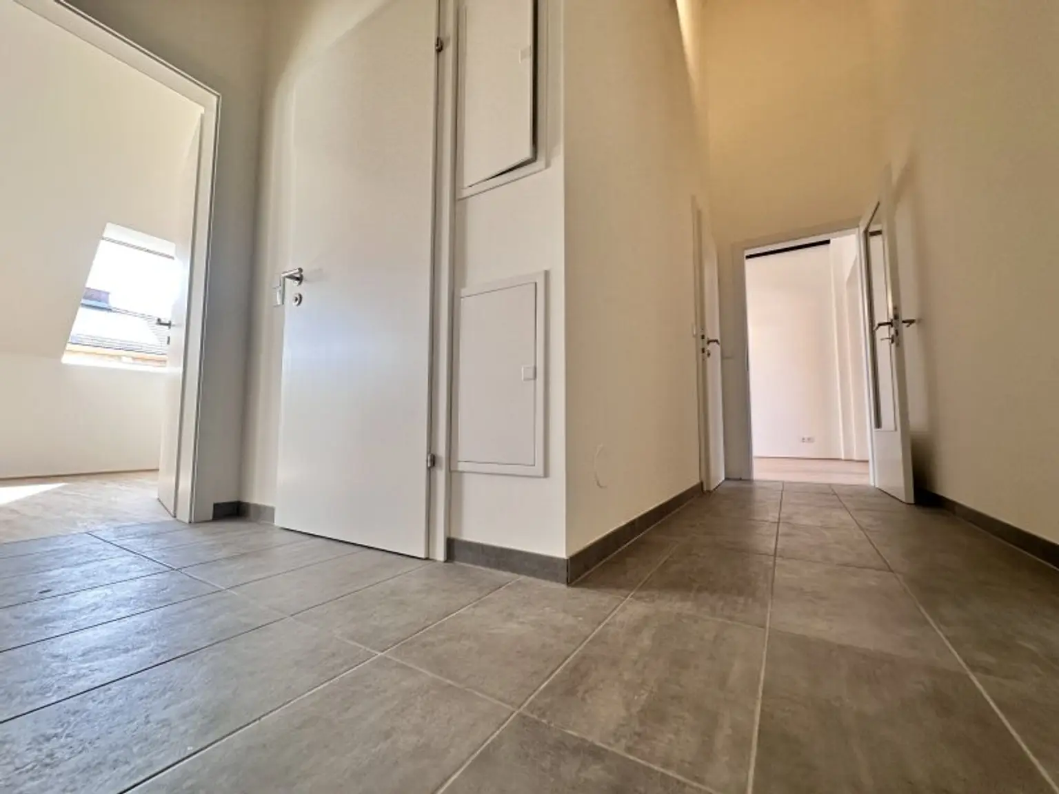 TOP Sanierte Wohnung im Dachgeschoss - Mit Schlossbergaussicht