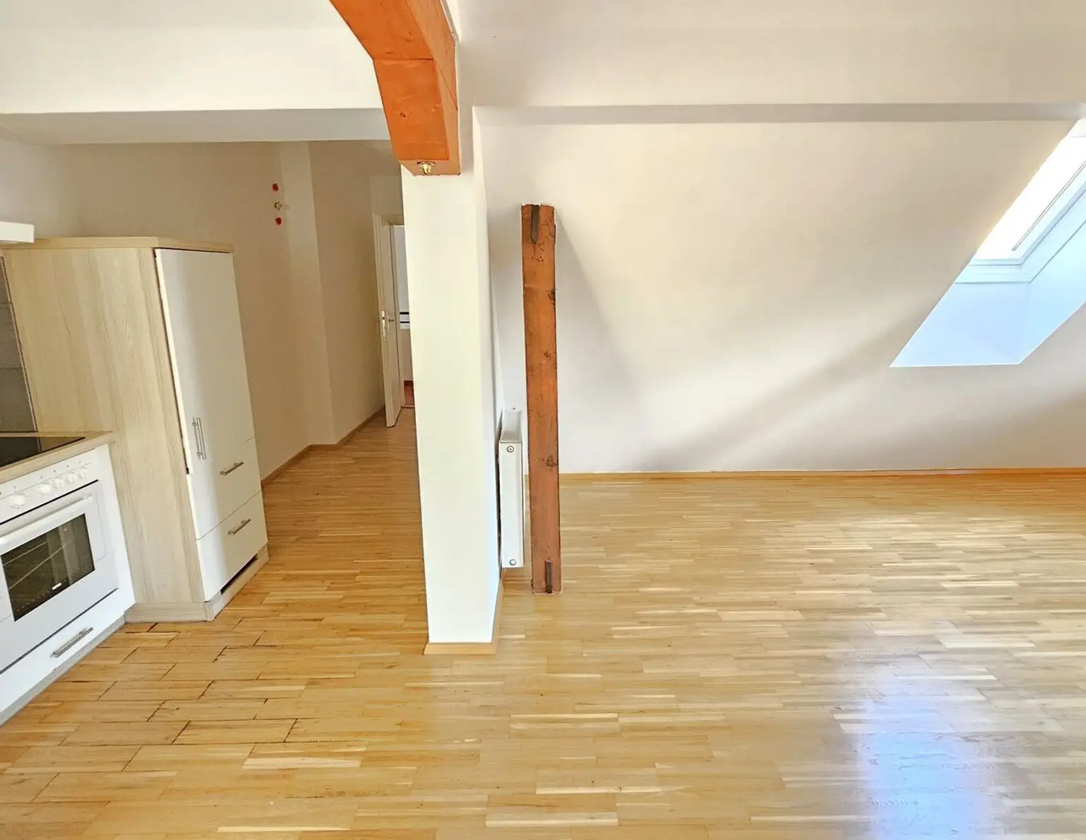 7 Wohnungen und 1 Gaststätte oder Büro.
