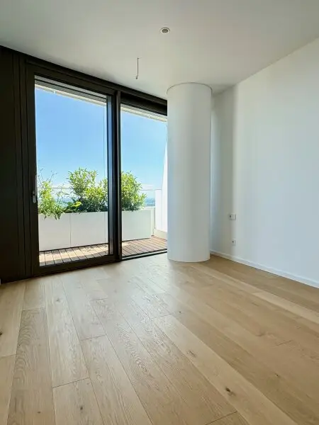 LUXURIÖSE 3-ZIMMER-WOHNUNG MIT 2 BÄDERN, GARAGENPLATZ UND ATEMBERAUBENDEM PANORAMABLICK