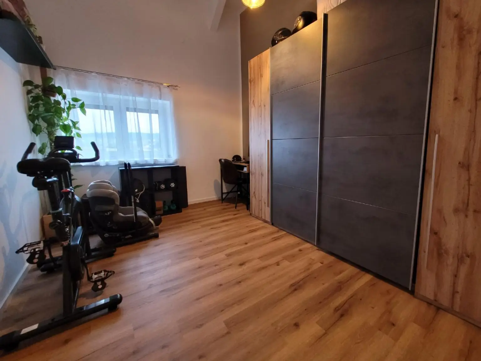 Schlafzimmer Fitnessraum oder Büro