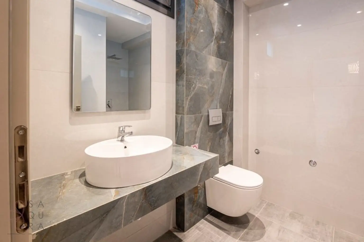 Exklusive Neubau-Maisonette in Polihrono – Drei Etagen moderner Luxus am Meer