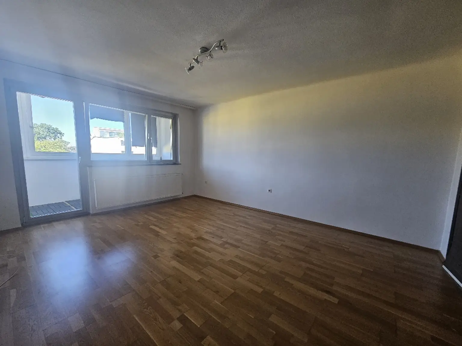 Ob Single oder Pärchen hier wollen Sie Wohnen! Nähe Kagranerplatz! Loggia!