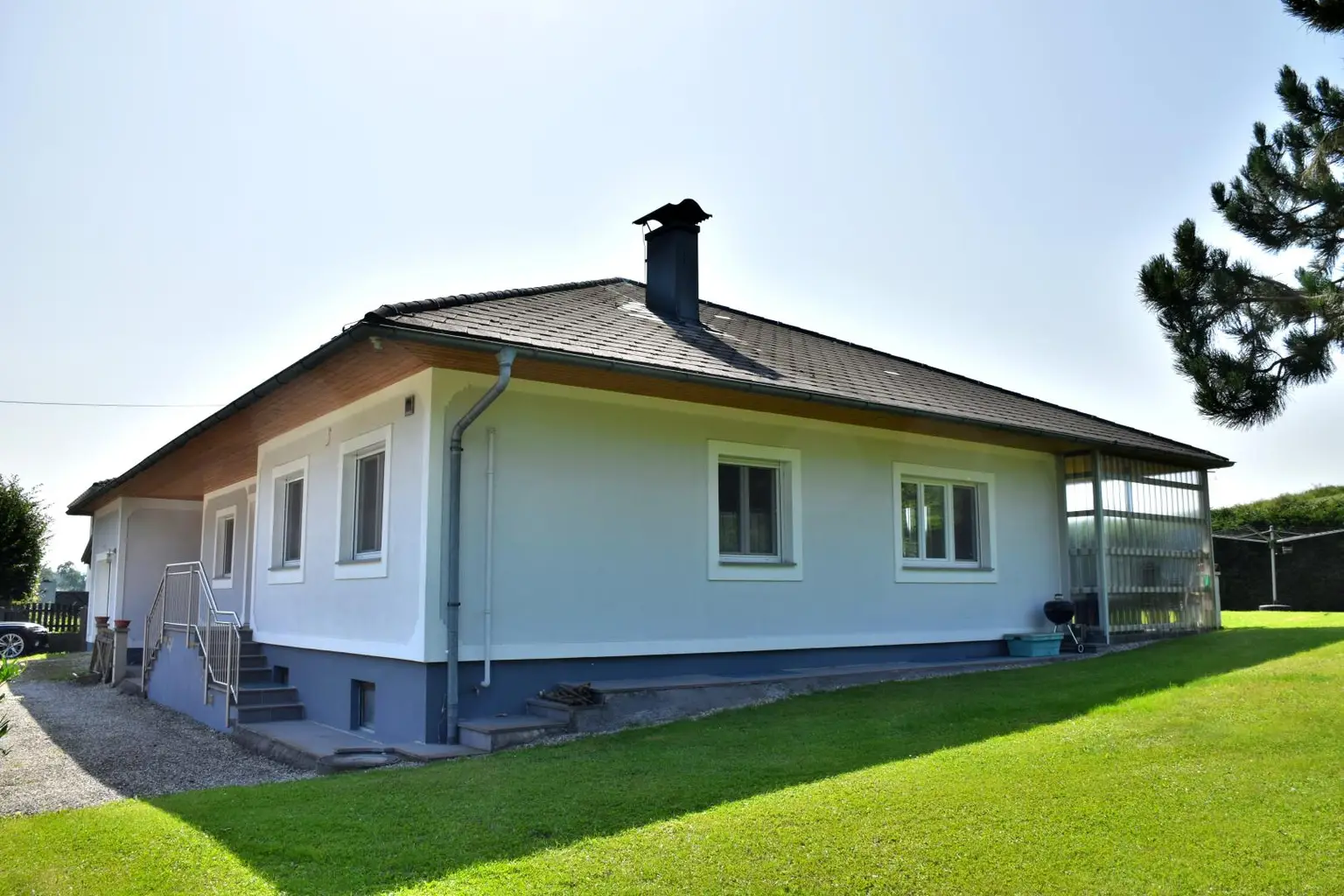 Vollunterkellerter Bungalow mit großem sonnigen Grundstück