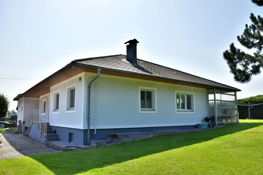Vollunterkellerter Bungalow mit großem sonnigen Grundstück