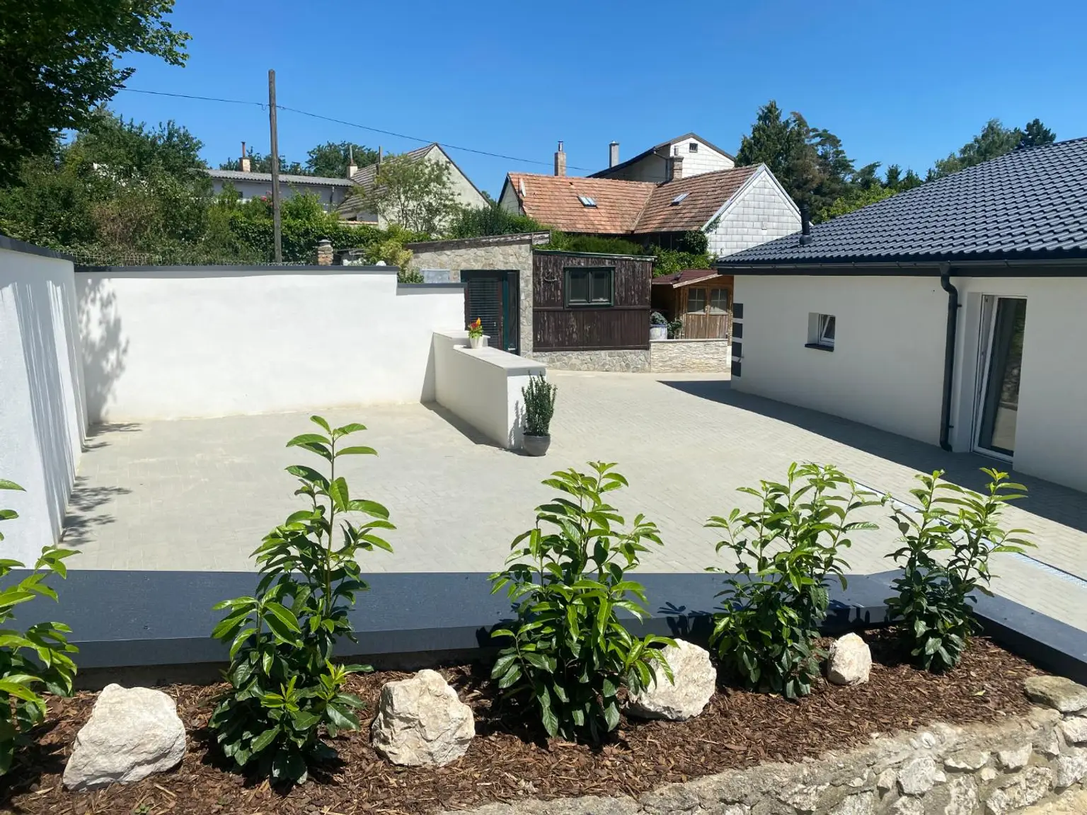 Hübsches Landhaus mit wunderbarem Garten zu vermieten!