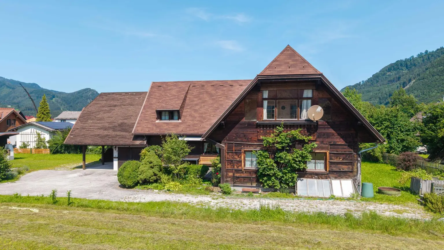 SONNIG WOHNEN im HOLZBLOCKHAUS mit schönen AUSBLICKEN!