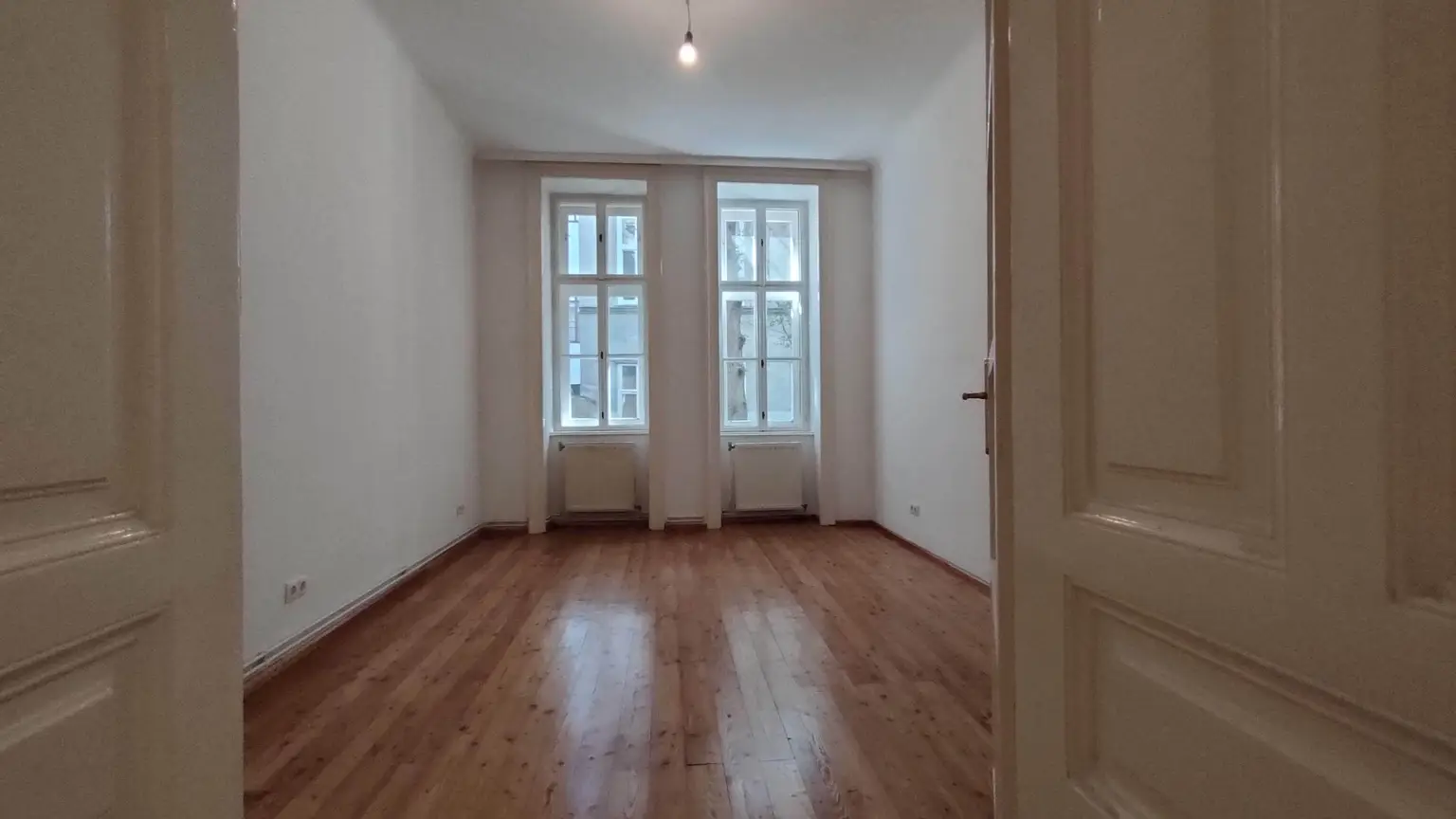 Hofruhelage: nettes Erdgeschoß-Single-Apartment im Herzen der Josefstadt!
