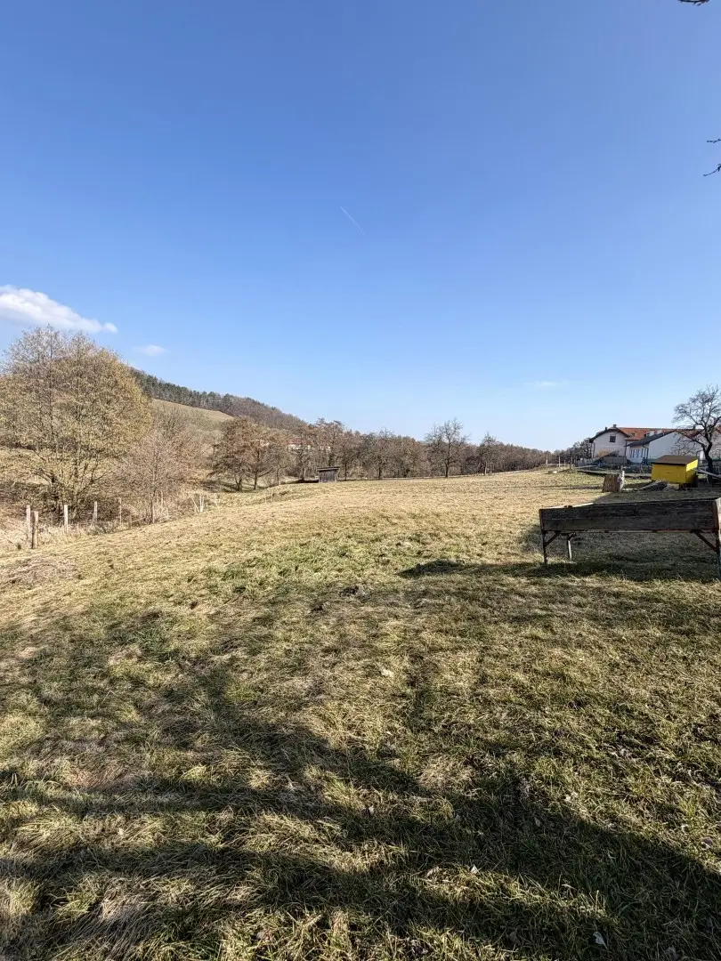 05 Grundstück gegenüber