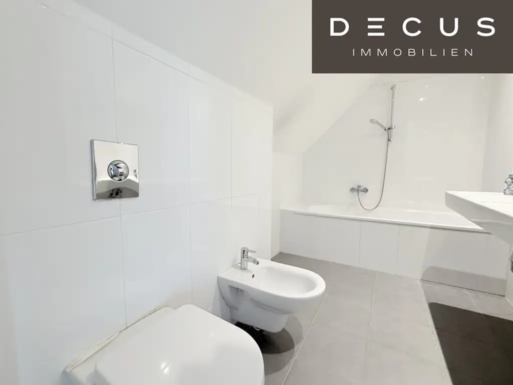 / 4 ZIMMER/ ZENTRAL BEGEHBAR/ VERFÜGBAR AB 1.07.2025 / DACHGESCHOSS / TERRASSE