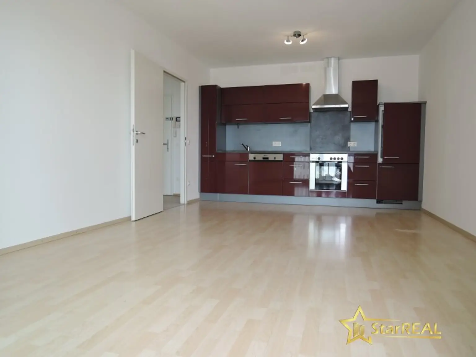 20. STOCK! TOP-WOHNUNG IM DELUGAN MEISSL TOWER. GARAGENPLATZ VORHANDEN. Sauna und Fitnessraum im Haus.