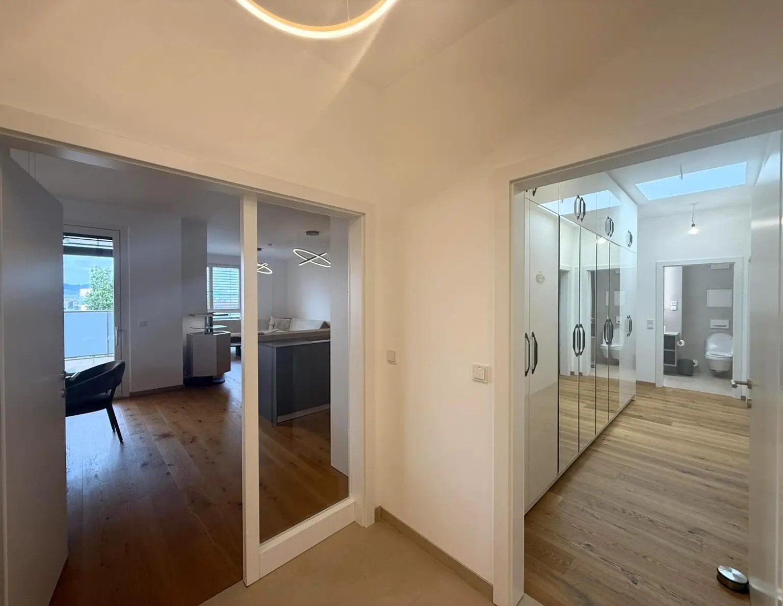 Luxus Penthouse mit Outdoor-Jacuzzi wird komplett möbliert vermietet // Luxury penthouse with outdoor Jacuzzi available for rent, fully furnished //