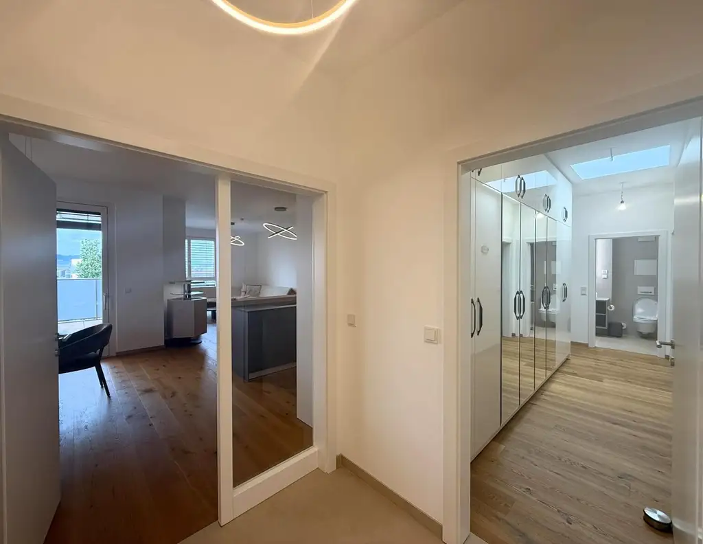 Luxus Penthouse mit Outdoor-Jacuzzi wird komplett möbliert vermietet // Luxury penthouse with outdoor Jacuzzi available for rent, fully furnished //