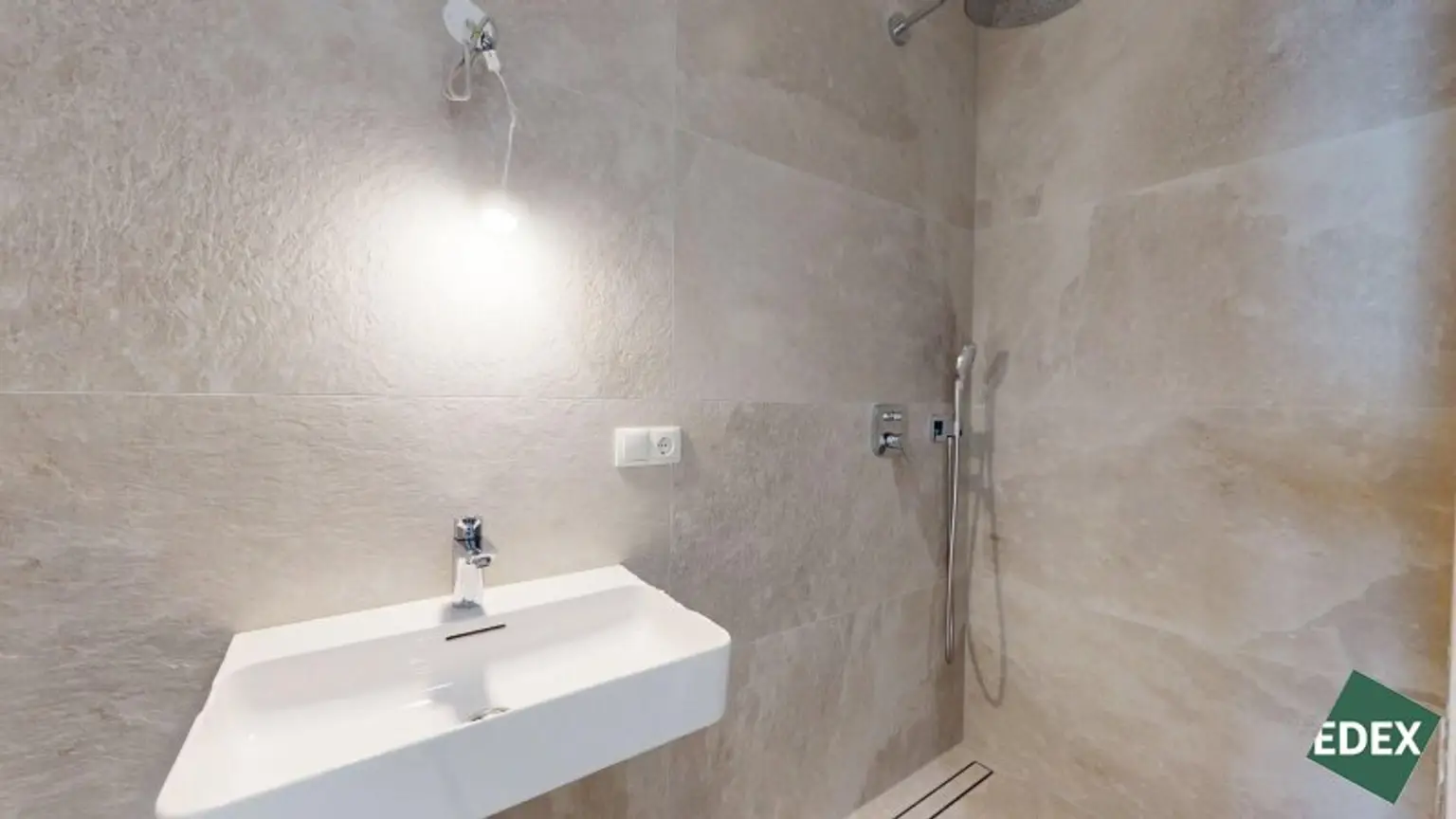 ERSTBEZUG | Traumhafte 2-Zimmer DG-Wohnung mit Loggia & Terrasse in den ruhigen Innenhof