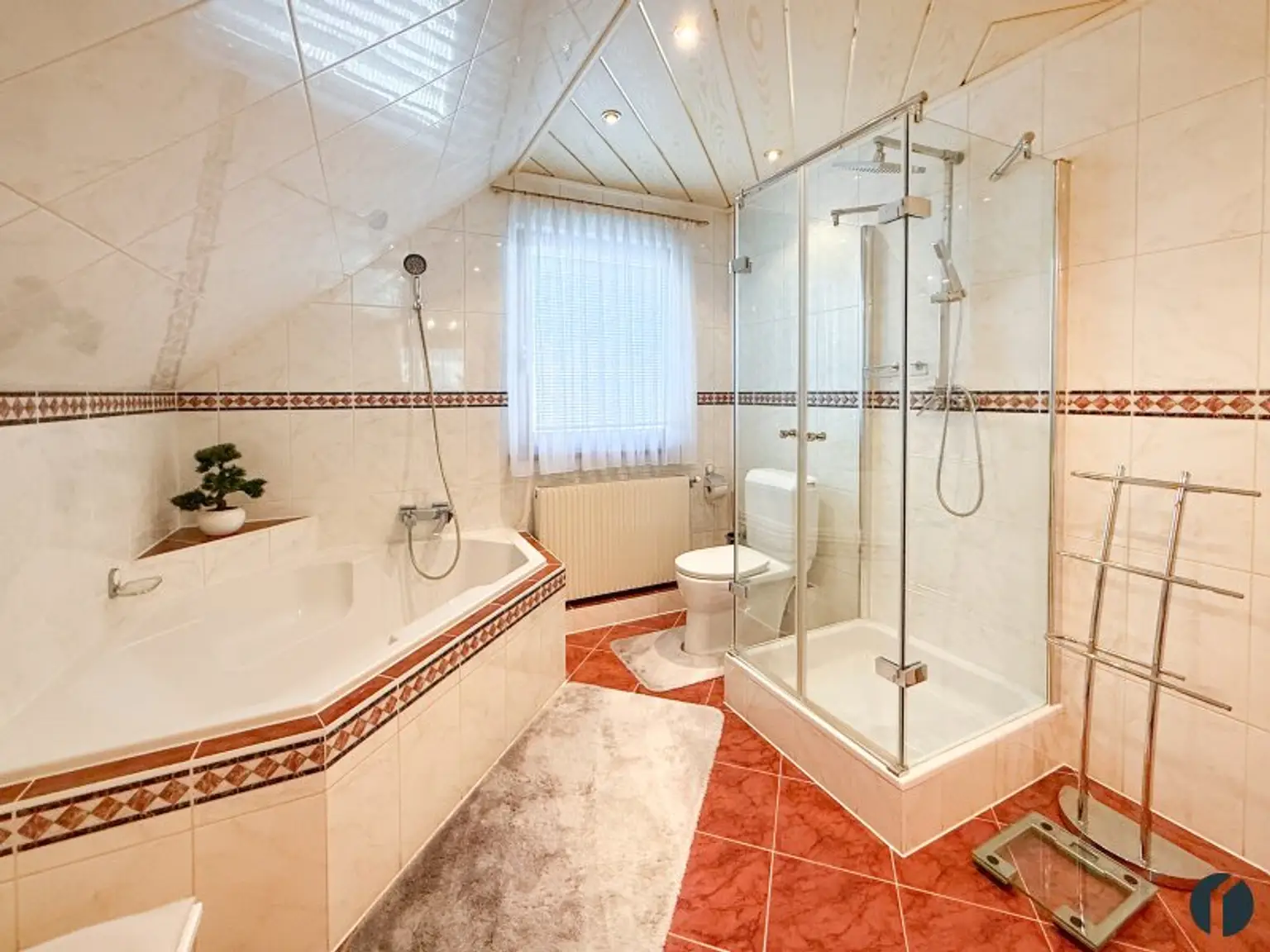 Gepflegtes Einfamilienhaus mit Pool und Wohlfühlgarten in ruhiger Lage von Tulln