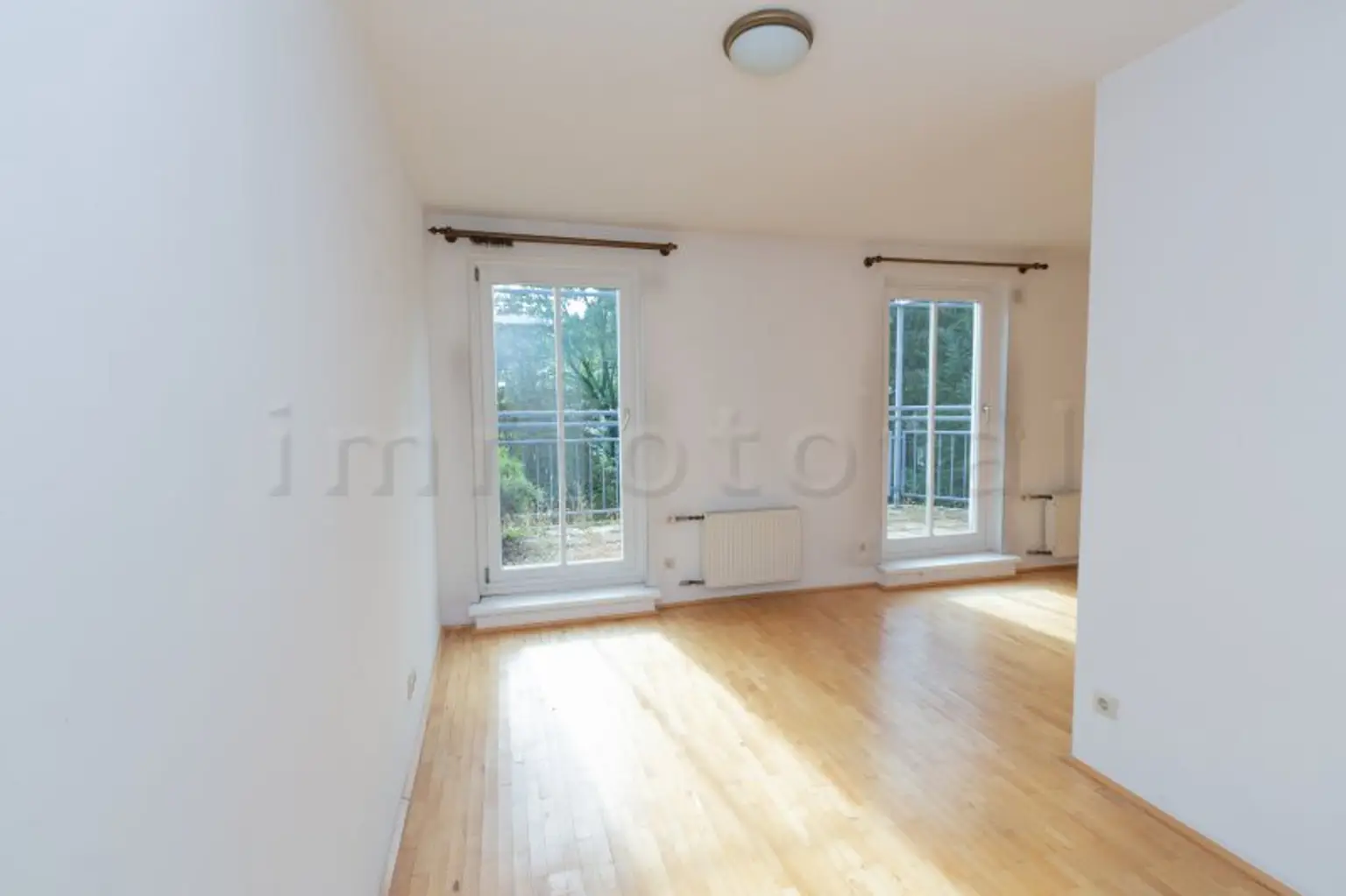 Dornbach - Pointengasse: Großzügige Terrassenwohnung mit unverbaubarem Grünblick