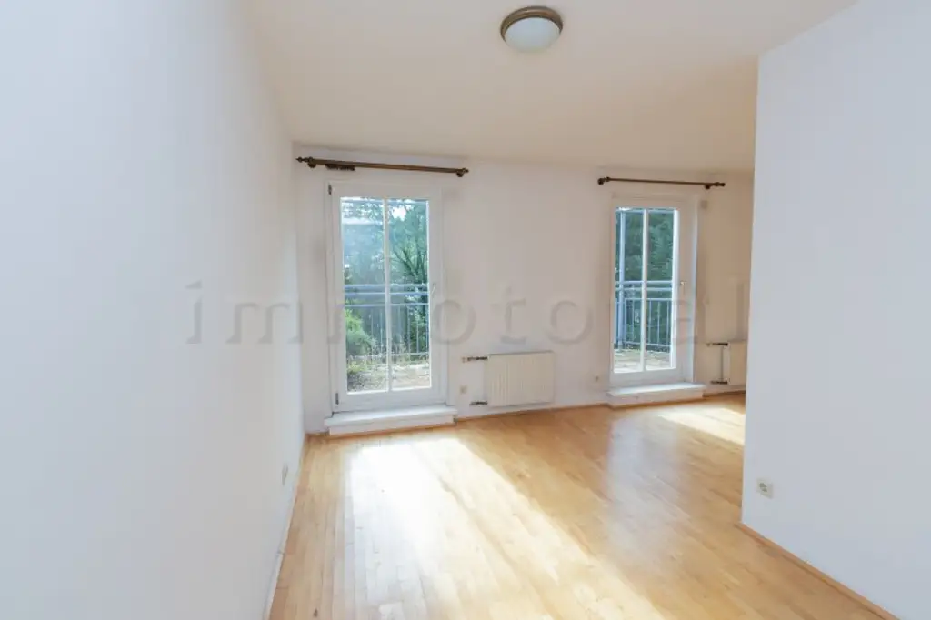 Dornbach - Pointengasse: Großzügige Terrassenwohnung mit unverbaubarem Grünblick