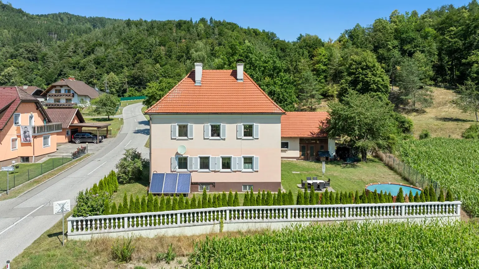 Naturliebhaber aufgepasst: Großzügiges Einfamilienhaus samt Nebengebäude mit viel Potenzial in herrlicher Ruhelage
