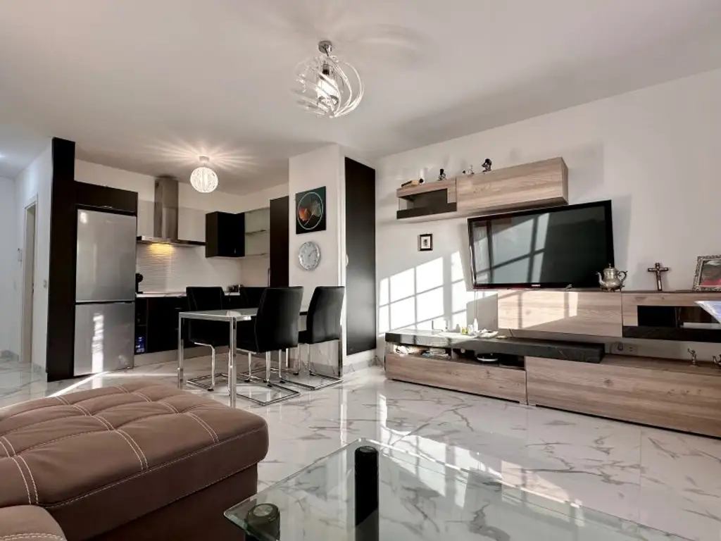 Erstaunlich ansprechend renovierte Wohnung mit Meerblick in San Eugenio