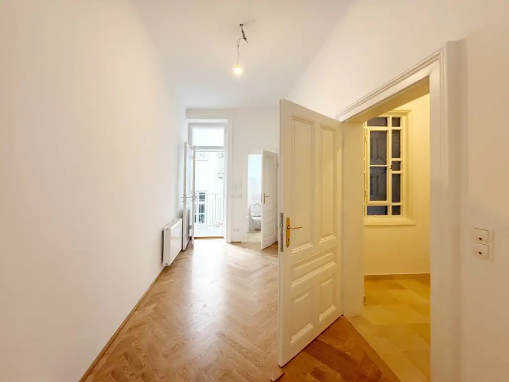 Erstbezug nach Sanierung – 4-Zimmer-Wohnung mit Balkon (134 m²)