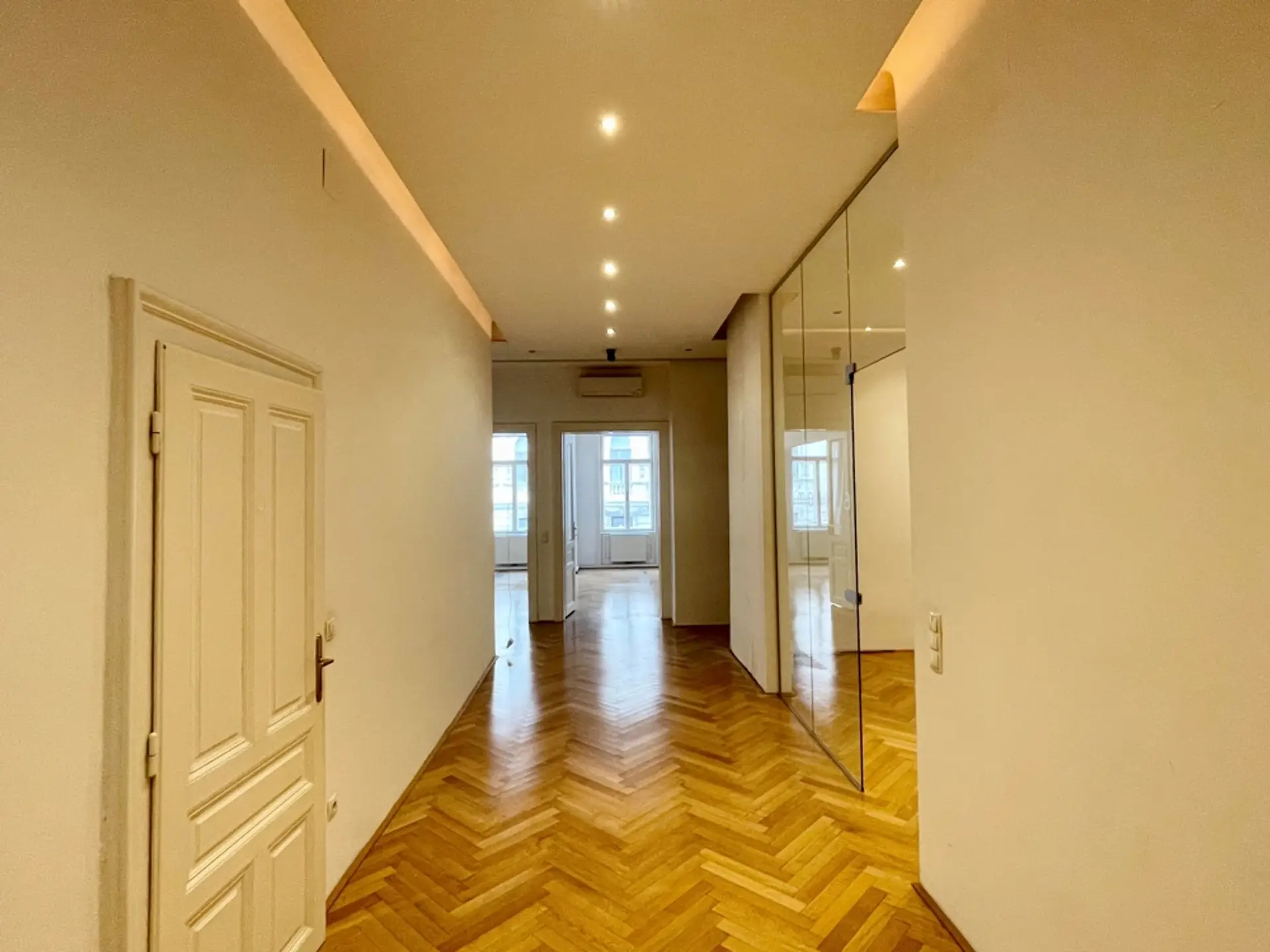 1070 Wien, Neubaugasse 64-66 innen Eingang