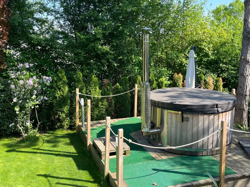 Eine Einzigartige Liegenschaft mit Schwimmteich für Wasserliebhaber