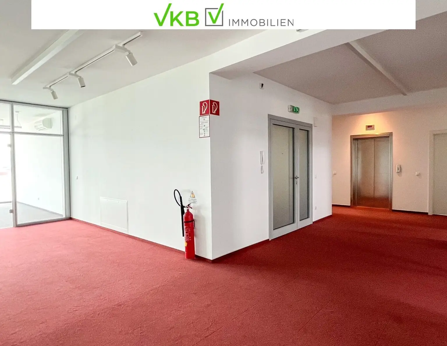 Exklusiv: Klimatisiertes Penthouse-Büro mit Dachterrasse