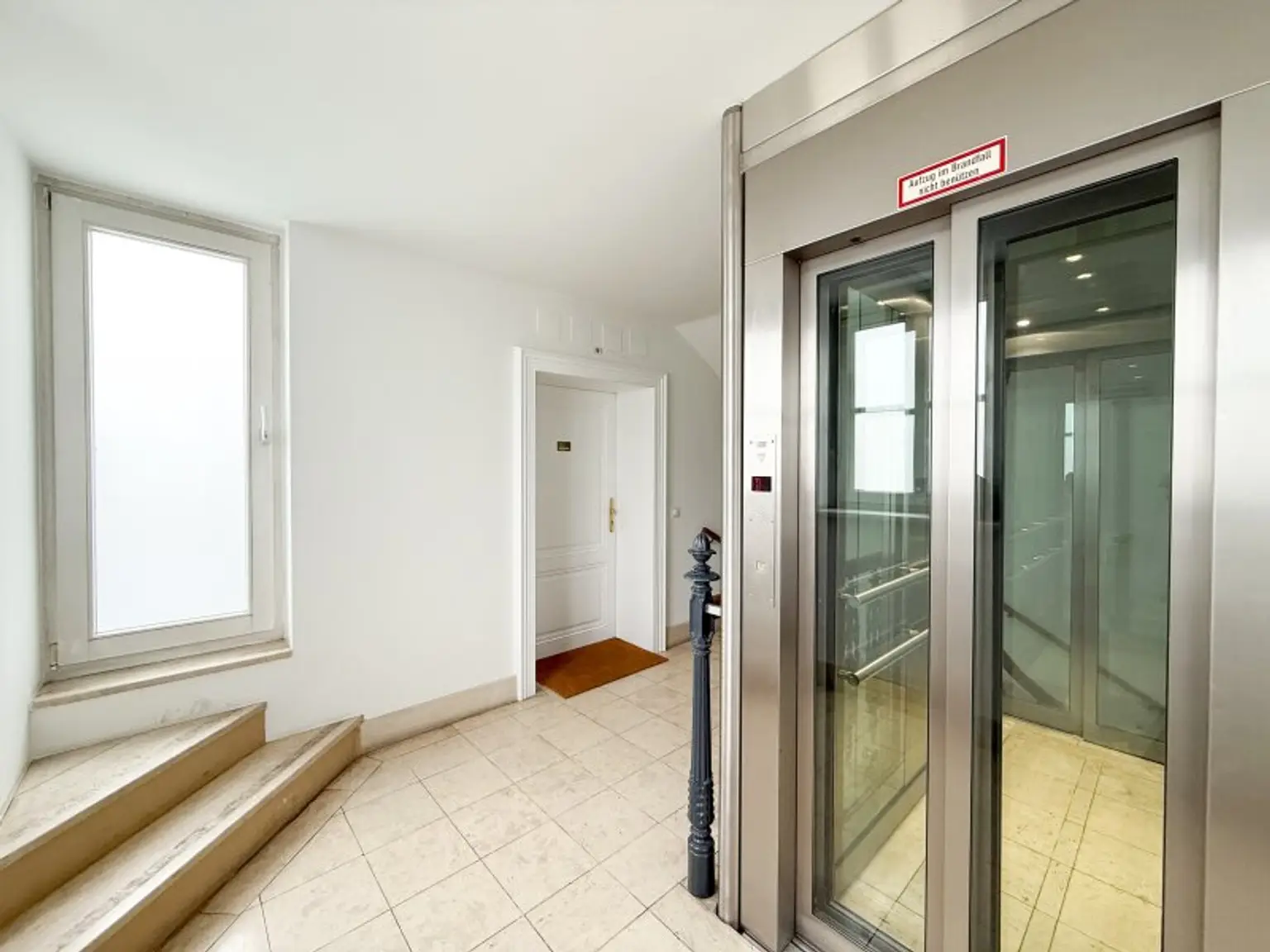 Exklusive 3-Zimmer-Dachgeschoßwohnung mit Klimaanlage und Dachterrasse – Kärntner Ring, 1010 Wien