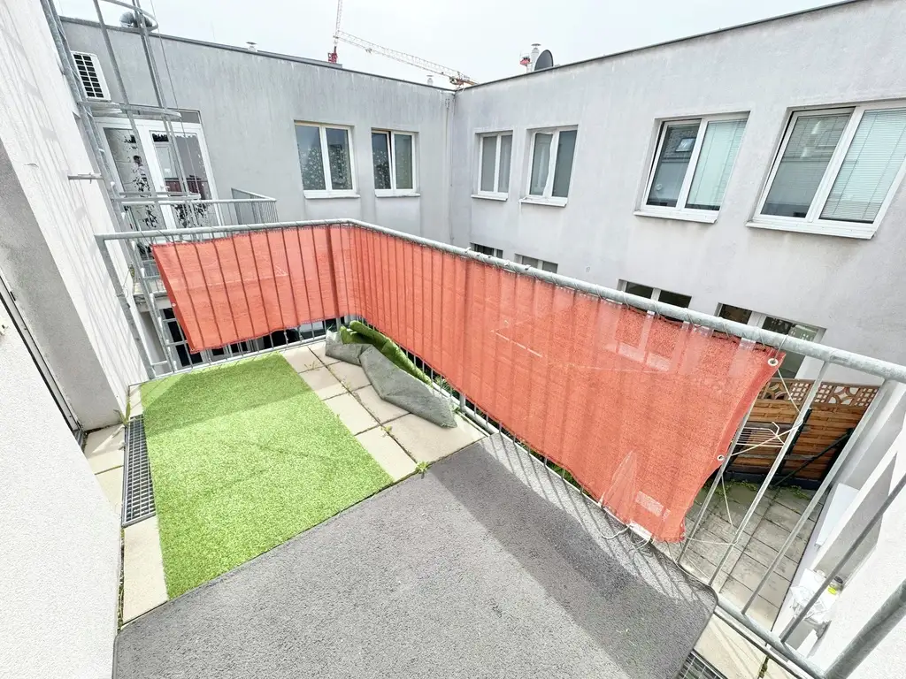 BALKONTRAUM | TOPLAGE NÄHE DONAUZENTRUM | HELLE SINGLE-WOHNUNG | U-BAHN-NÄHE