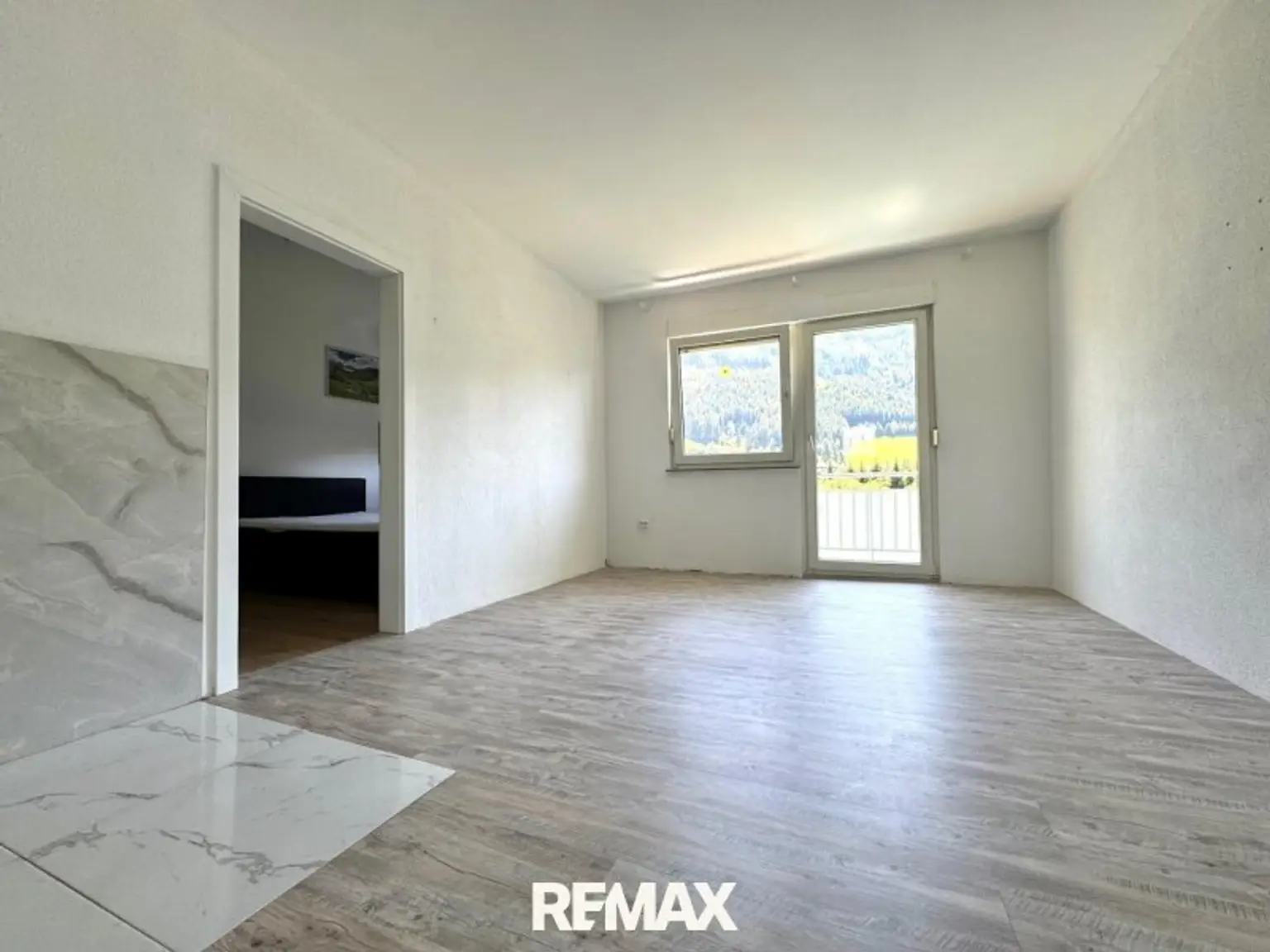 Wohnzimmer und Ofenplatz